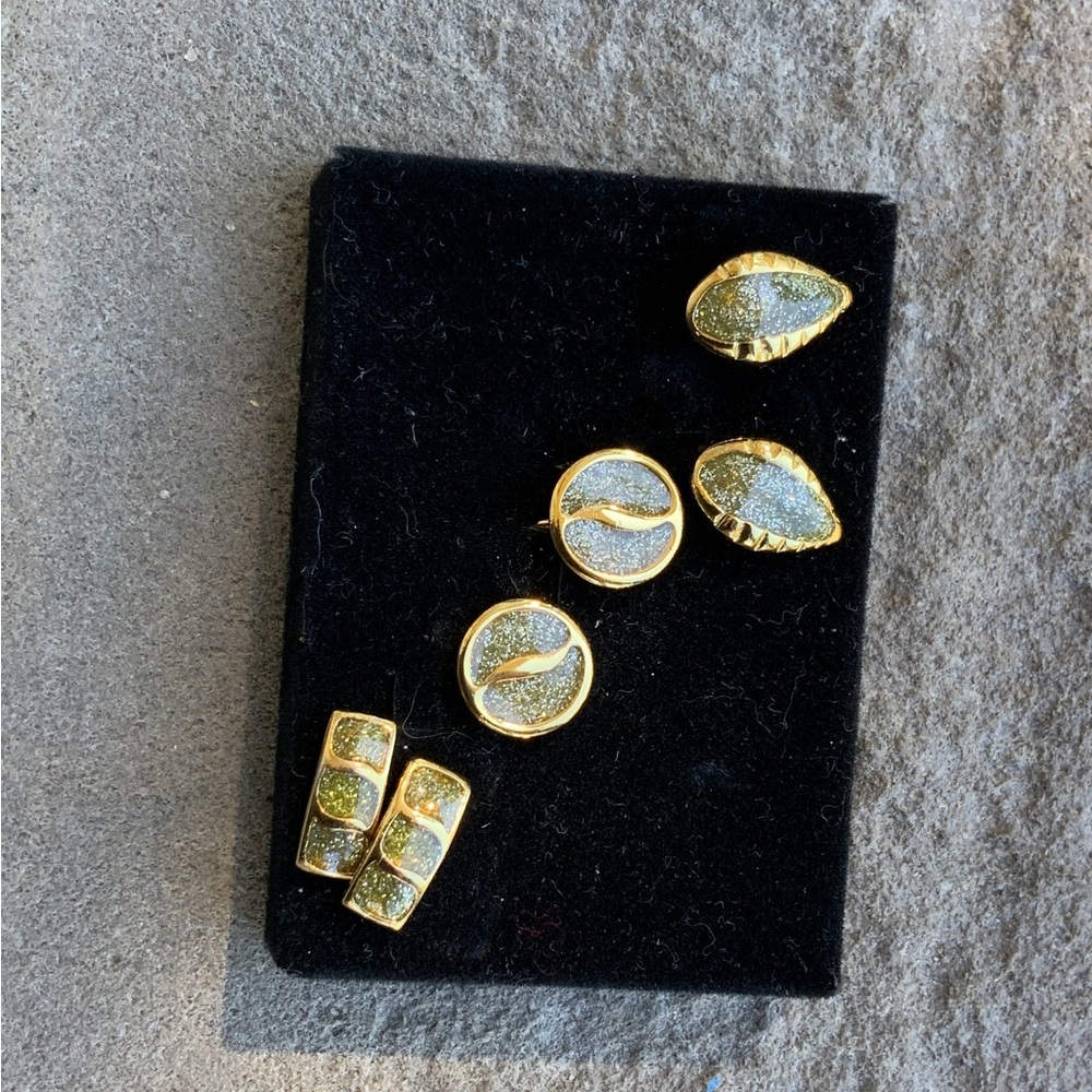 VINTAGE SET CLIP-ON EARRINGS. DIAMOND DUST.